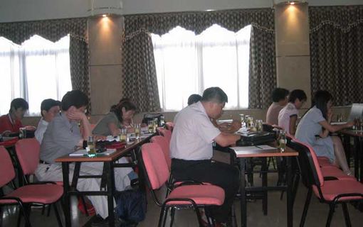 “十一五”中國制造業(yè)信息化技術(shù)及其標(biāo)準(zhǔn)化發(fā)展研討會(huì)暨2004年全國工業(yè)自動(dòng)化系統(tǒng)與集成標(biāo)準(zhǔn)化技術(shù)委員會(huì)年會(huì)及工業(yè)機(jī)器人標(biāo)準(zhǔn)劃分技術(shù)委員會(huì)換屆會(huì)，各參會(huì)人員聽取演講人員的報(bào)告，吸取經(jīng)驗(yàn)